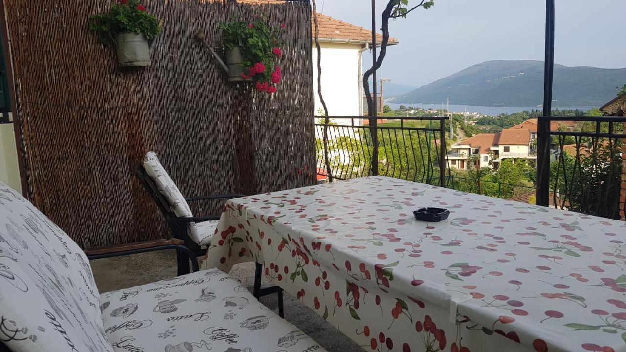 Apartment Lidija Херцег-Нови Экстерьер фото